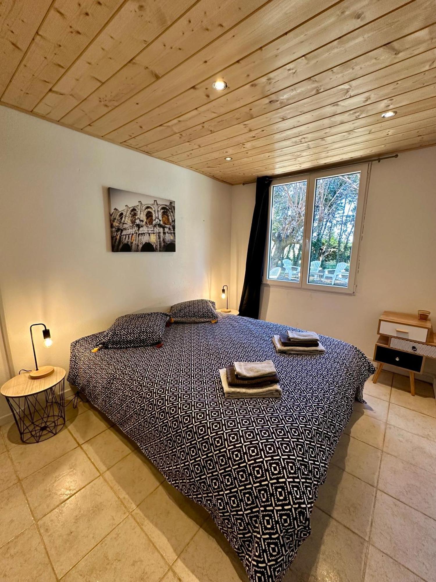 Le Gite Des Poiriers Uzes Bagian luar foto