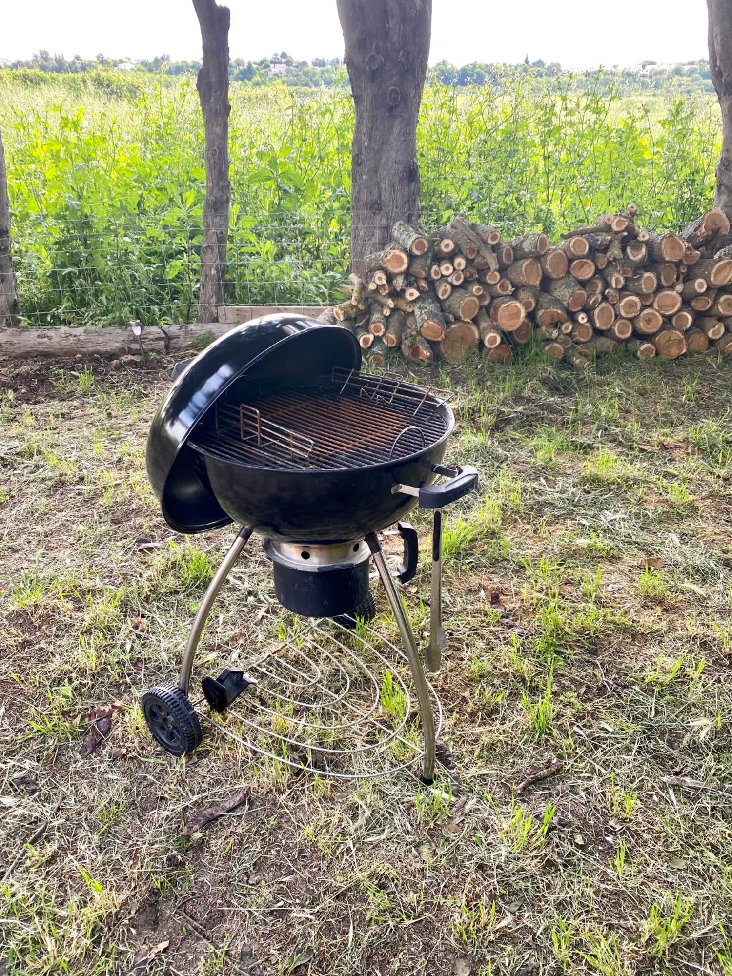 Le Gite Des Poiriers Uzes Bagian luar foto